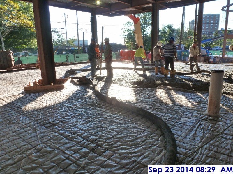 Pouring concrete at the Main Lobby 102 (1) Facing South-East (800x600)